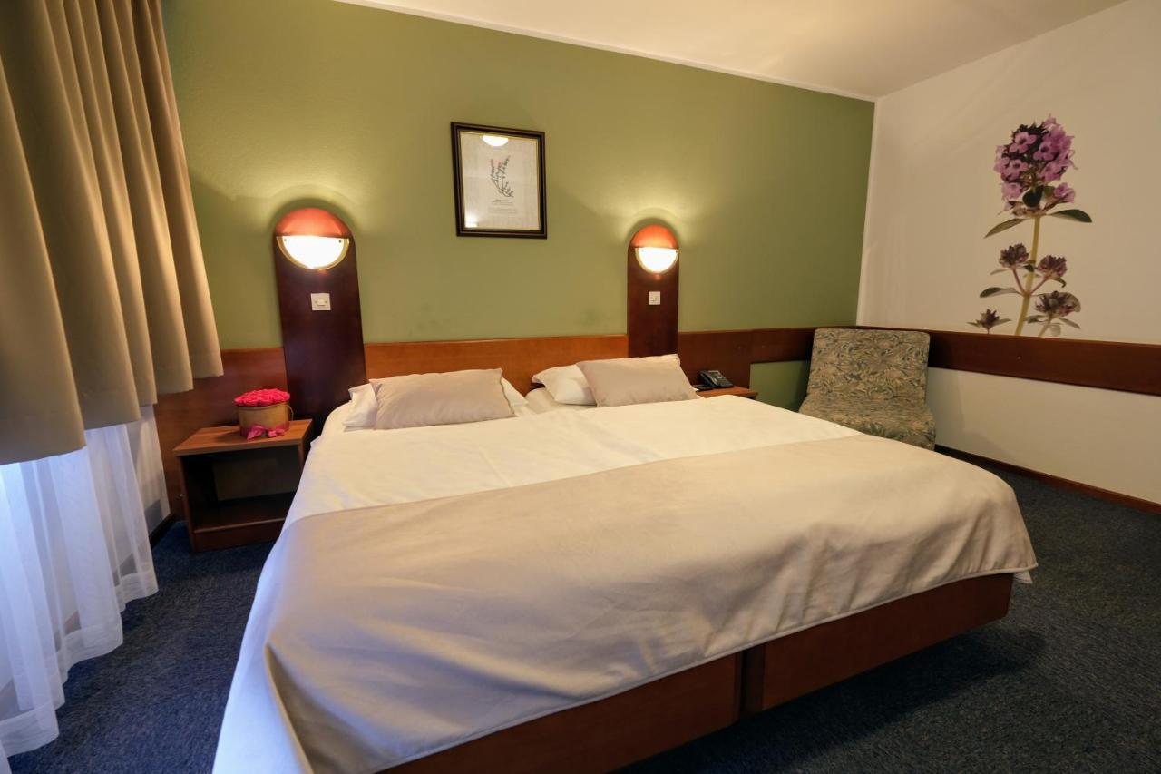 Hotel Tripic, Restaurant And Pizzeria Bohinj Ngoại thất bức ảnh