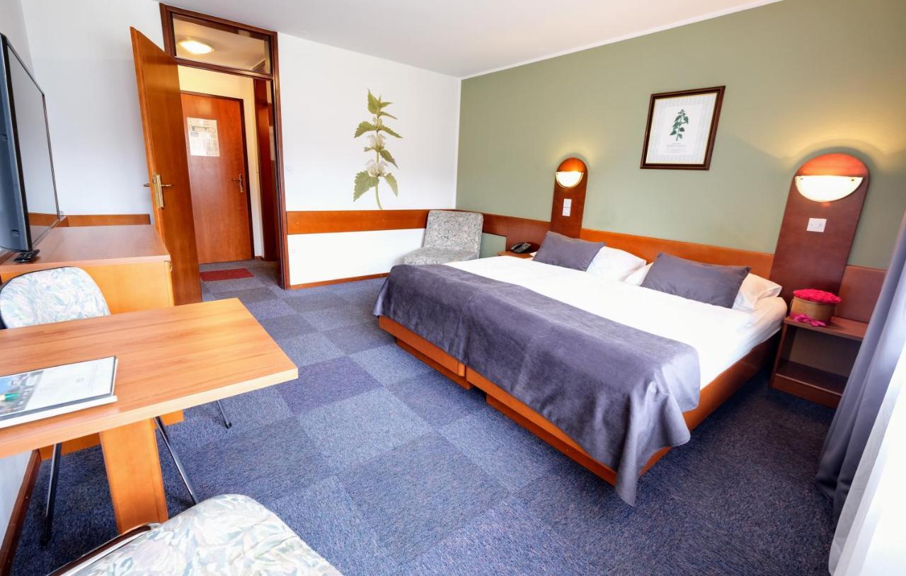 Hotel Tripic, Restaurant And Pizzeria Bohinj Ngoại thất bức ảnh
